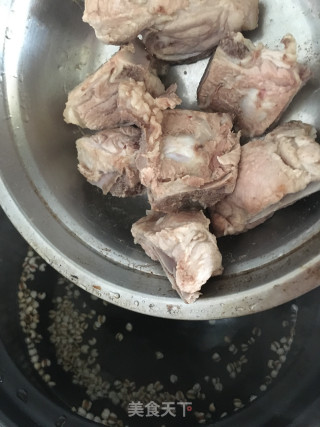 祛骨火的粉葛龙骨汤的做法步骤：5