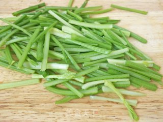 凉拌芹菜的做法步骤：2