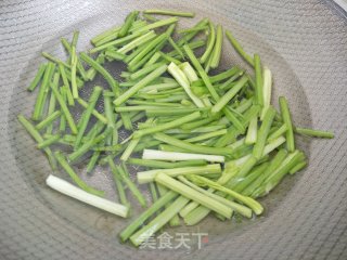 凉拌芹菜的做法步骤：3