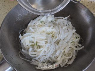 酸爽萝卜粉丝的做法步骤：7