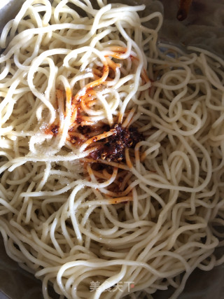 糖醋微辣凉面的做法步骤：2
