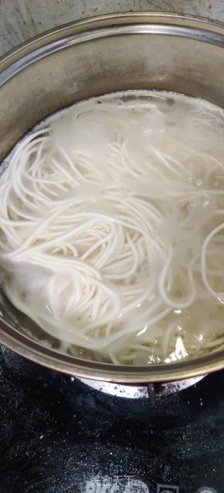 葱油拌面的做法步骤：1