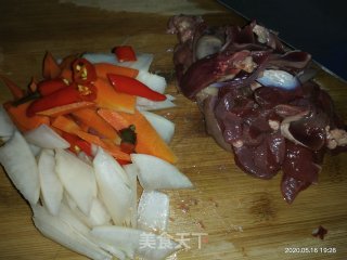 泡菜炒鸭杂的做法步骤：3