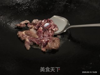 泡菜炒鸭杂的做法步骤：5
