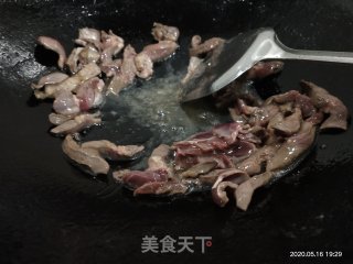 泡菜炒鸭杂的做法步骤：6
