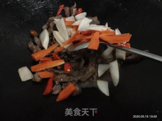 泡菜炒鸭杂的做法步骤：7