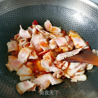 蒜苔回锅肉的做法步骤：7