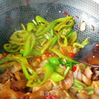 蒜苔回锅肉的做法步骤：9