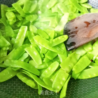 炝炒荷兰豆的做法步骤：5