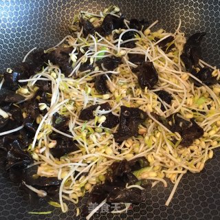 绿豆芽豆腐汤的做法步骤：4