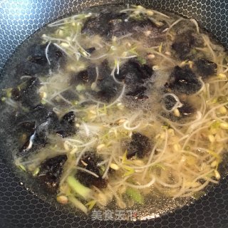 绿豆芽豆腐汤的做法步骤：5