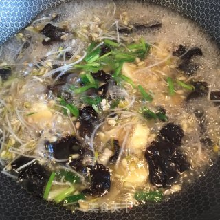 绿豆芽豆腐汤的做法步骤：7