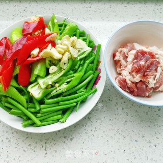 肉炒空心菜梗的做法步骤：2