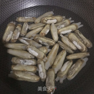 辣炒蛏子的做法步骤：1