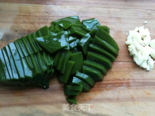 蒜香柴叶豆腐的做法步骤：2