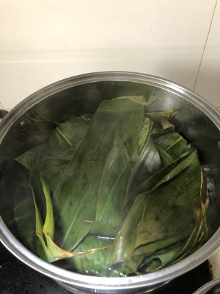 猪肉香菇粽子的做法步骤：2