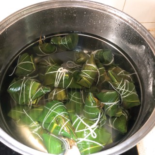 猪肉香菇粽子的做法步骤：8