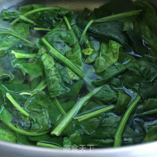 凉拌菠菜擀面皮的做法步骤：3