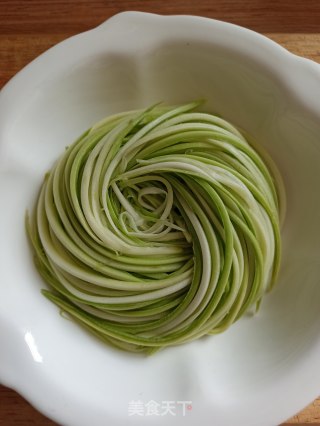 凉拌西葫芦的做法步骤：4