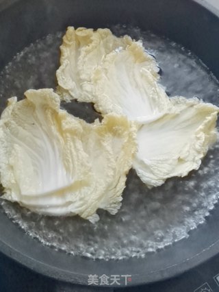 白菜鸡肉卷的做法步骤：1