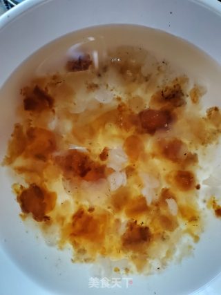 夏季凉爽银耳桃胶羹的做法步骤：1