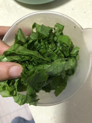 红肠蔬菜炒莜面鱼鱼的做法步骤：3