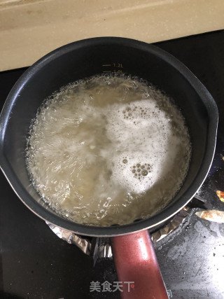 红肠蔬菜炒莜面鱼鱼的做法步骤：4