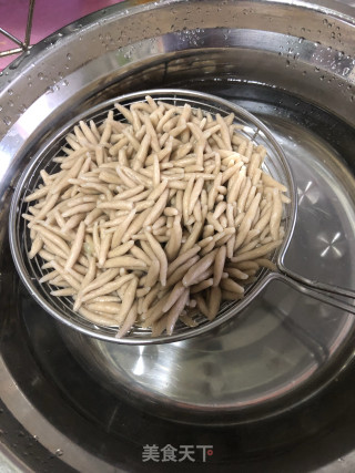 红肠蔬菜炒莜面鱼鱼的做法步骤：6