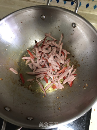 红肠蔬菜炒莜面鱼鱼的做法步骤：7
