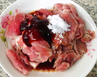 西兰花炒牛肉的做法步骤：2