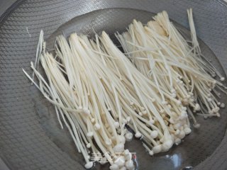 葱油金针菇的做法步骤：2