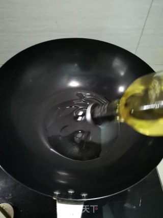 清炒空心菜的做法步骤：1