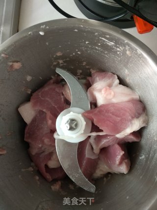 荠菜肉馅饺子的做法步骤：1