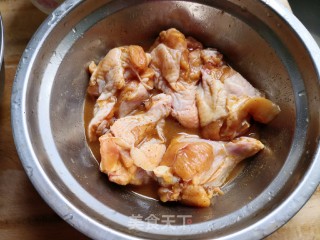 吮指鸡腿的做法步骤：2