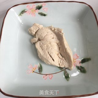 苦苣拌鸡胸肉的做法步骤：1