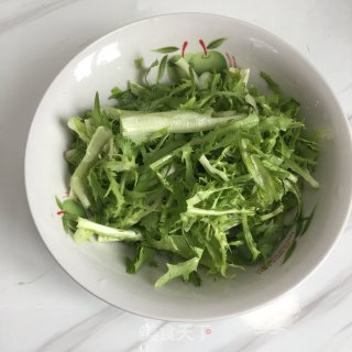 苦苣拌鸡胸肉的做法步骤：2