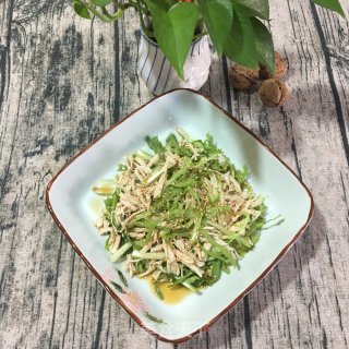 苦苣拌鸡胸肉的做法步骤：5