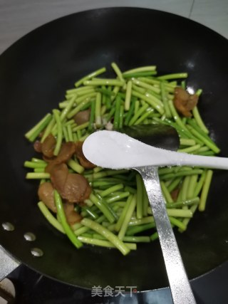 腊肉炒蒜苗的做法步骤：7