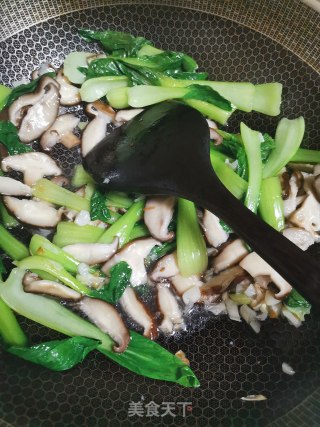 香菇炒青菜的做法步骤：5