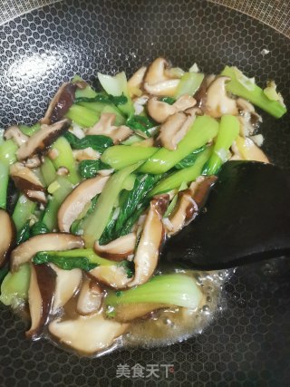 香菇炒青菜的做法步骤：6