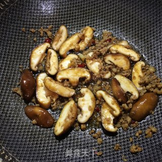 青椒香菇面的做法步骤：3
