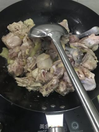 红烧土鸡的做法步骤：3