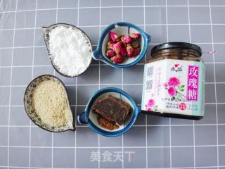 芝麻玫瑰红糖凉粉的做法步骤：1