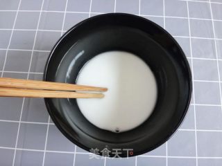 芝麻玫瑰红糖凉粉的做法步骤：2