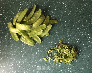 荷兰豆炒层层脆的做法步骤：2