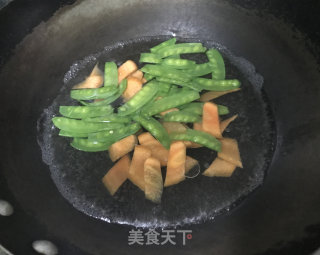 荷兰豆炒层层脆的做法步骤：4