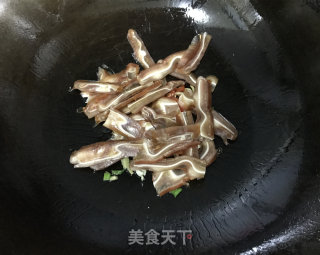 荷兰豆炒层层脆的做法步骤：5