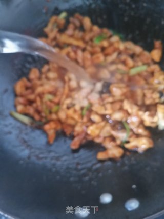 蒜苔炸酱面的做法步骤：12