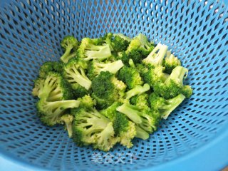 西兰花玉米沙拉的做法步骤：3