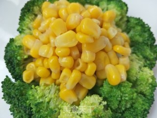 西兰花玉米沙拉的做法步骤：6